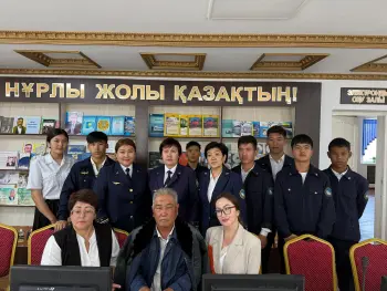 «Путь старших — величие, по нему пойдут, осознав, потомки!»